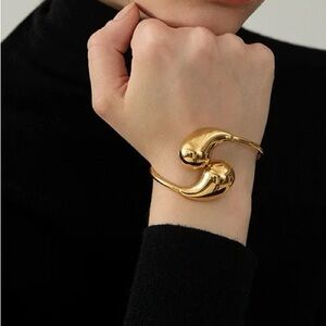 Stainless Steel Water Drop Hollow Adjustable Bracelet. 18K Gold PVD plated